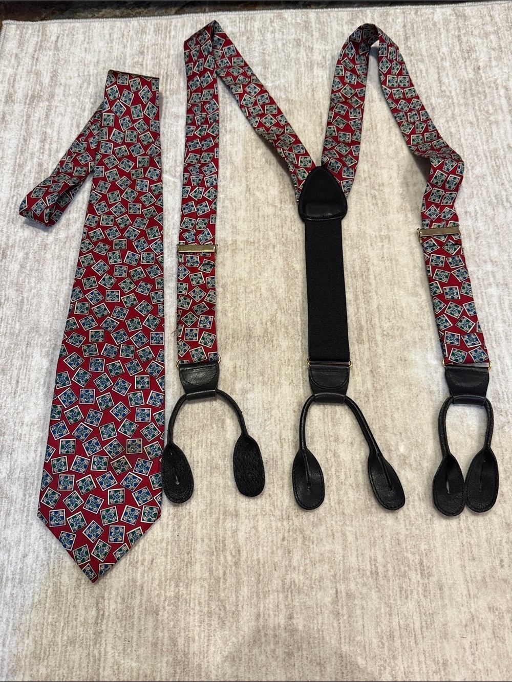 Classic Red Patterned Men's Suspenders and Tie Set